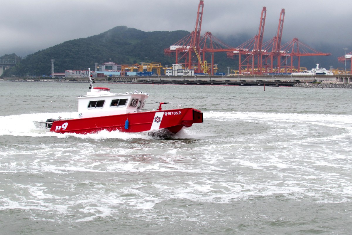 Fire fighting boat of Chungbuk Fire Service Headquarter Patrol Boats (2016) 이미지2