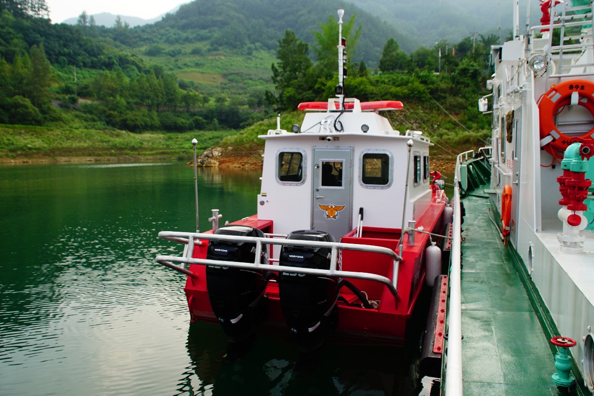 Fire fighting boat of Chungbuk Fire Service Headquarter Patrol Boats (2016) 이미지5